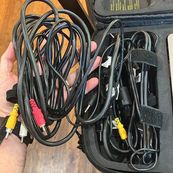 Dell 3400 MP projector - works well, dusty, bulb is nearing replacement (dim) - Picture 4 of 5